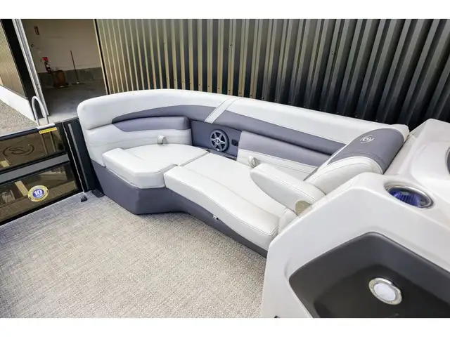 2025 Barletta Cabrio 24 UE in Powerboats & Motorboats in Québec City - Image 32