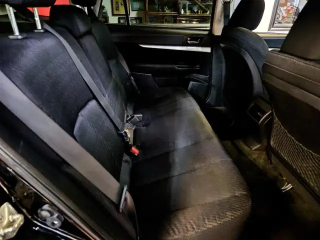 2011 Subaru Outback Sunroof/Bluetooth/All Wheel Drive dans Autos et camions dans Ville de Toronto - Image 18