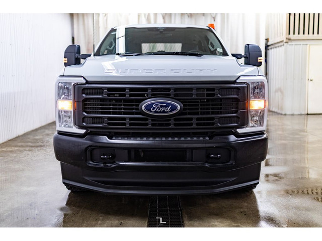 2024 Ford F-350 4x4 Crew Cab XL Deck in Cars & Trucks in Calgary - Image 4