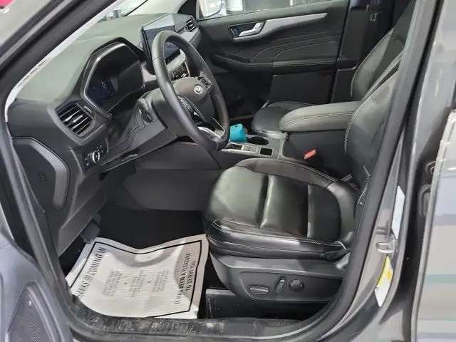 2024 Ford Escape Platinum AWD | Vista Roof | Class II Tow Pkg in Cars & Trucks in Guelph - Image 4
