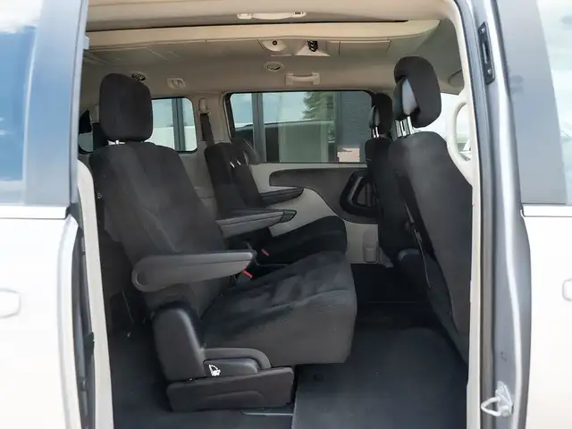 2016 Chrysler Town & Country TOURING in Cars & Trucks in Saskatoon - Image 19