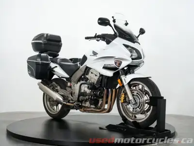 This affordable CBF1000 makes a great sport tourer or urban commuter with a relaxed upright riding p...