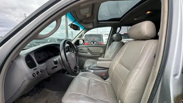 2004 Toyota Sequoia Limited*4X4*LEATHER*GREAT SHAPE*RELIABLE*AS  in Cars & Trucks in London - Image 10