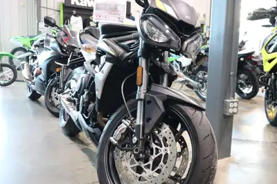 Was $12,999 now $11,999 ! 2020 Triumph Street Triple RS Matte Jet Black With a major step up in perf...