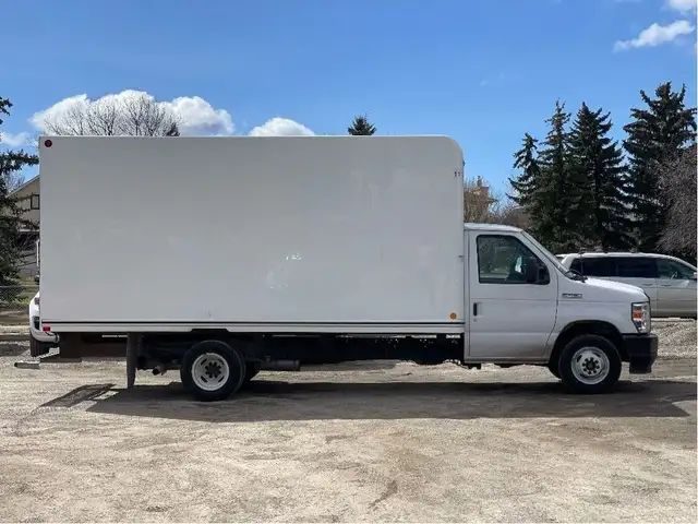 2023 Ford E-Series Cutaway E-450 DRW 176 Inch WB Box Cube Van Wi in Cars & Trucks in Calgary - Image 9