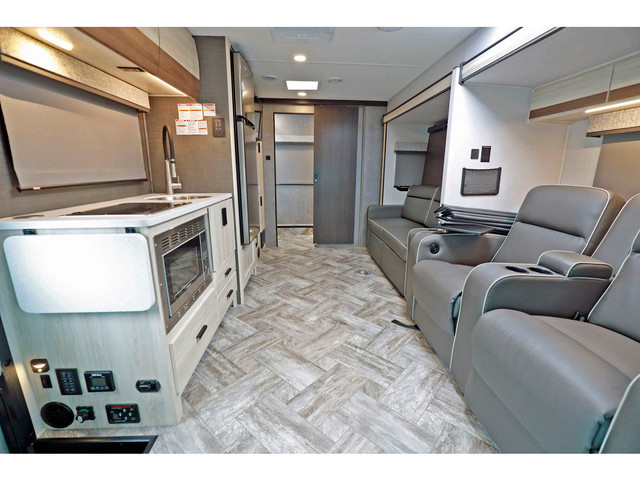  2022 Forest River Sunseeker 2400T MBS Mercedes ! murphy bed dans VR et caravanes  à Laval/Rive Nord - Image 4