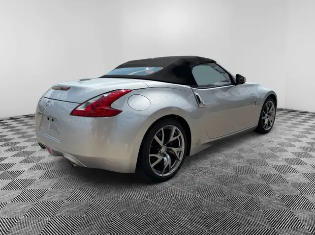 2014 Nissan 370Z 2dr Roadster Auto Touring w/Bordeaux Top in Cars & Trucks in Medicine Hat - Image 6