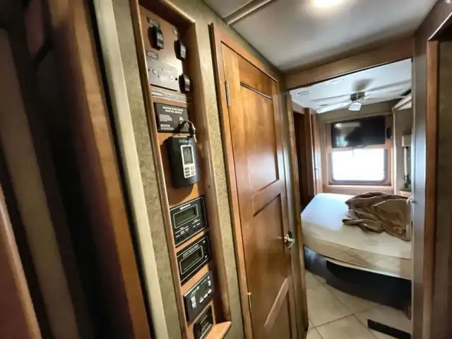 2014 Winnebago Adventurer 38Q in RVs & Motorhomes in Kamloops - Image 30