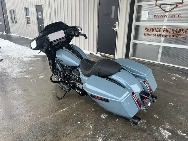 2024 Harley-Davidson FLHX - Street Glide in Sport Touring in Winnipeg - Image 9