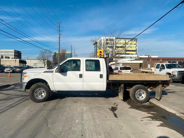  2013 Ford F-350 XL Crew Cab Flat Bed 4WD in Cars & Trucks in City of Toronto - Image 4