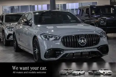 This Mercedes-Benz S-Class has a strong Twin Turbo Gas/Electric V-8 4.0 L/243 engine powering this A...