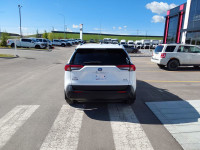 RAV4 Hybrid XLE AWD, 2.5L, Heated Front Seats, Power Sunroof, Roof Cross Bars, Paint Protection Film... (image 4)