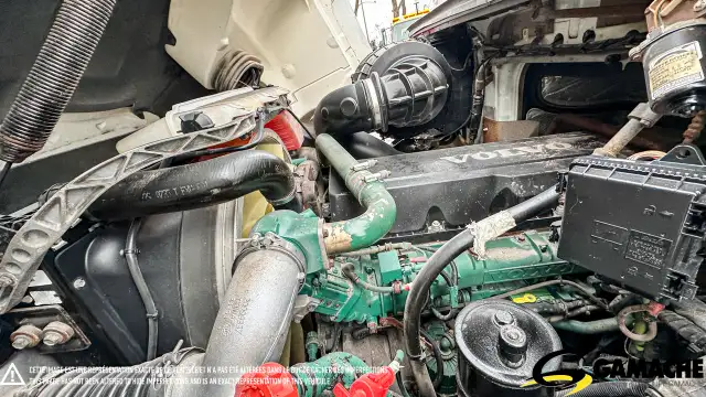 2012 VOLVO VHD 10 WHEEL DUMP TRUCK in Heavy Trucks in Chilliwack - Image 17