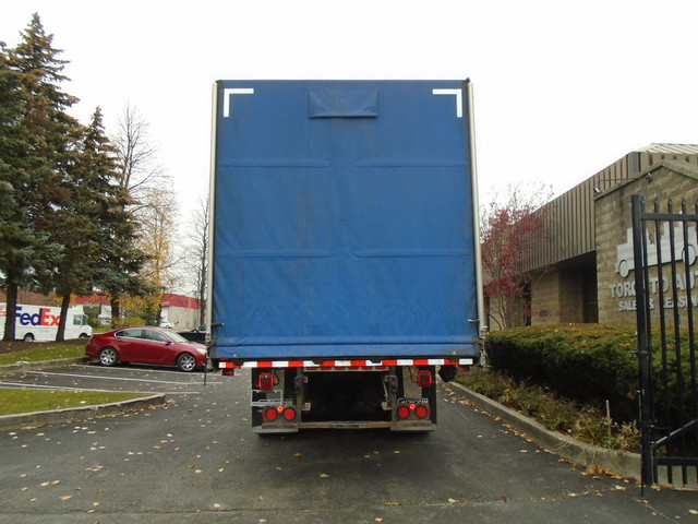  2011 Freightliner M2 Roll tarp,26ft,Cummins Motor. in Heavy Trucks in City of Montréal - Image 3