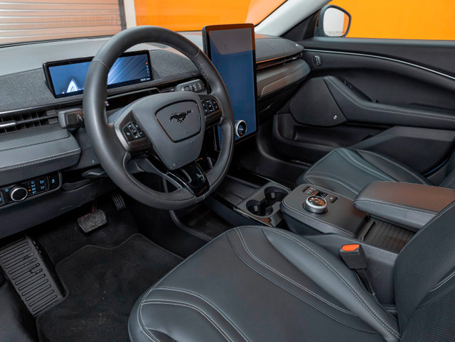 2023 Ford Mustang Mach-E PREMIUM E-AWD *TOIT* NAV SIÈGES / VOLAN in Cars & Trucks in Laurentides - Image 2