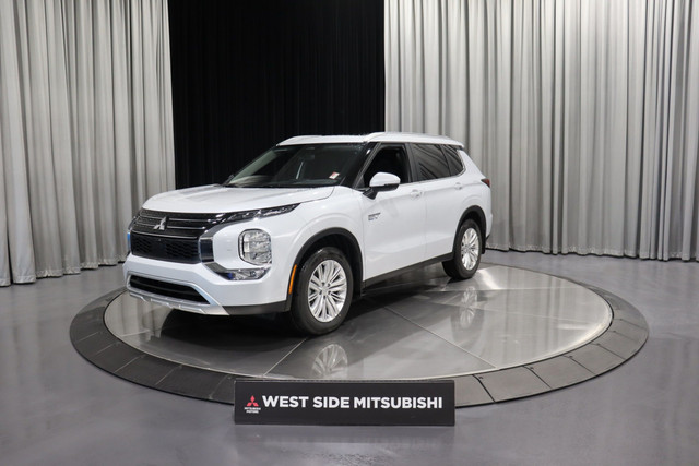 2025 Mitsubishi Outlander PHEV SE in Cars & Trucks in Edmonton - Image 3