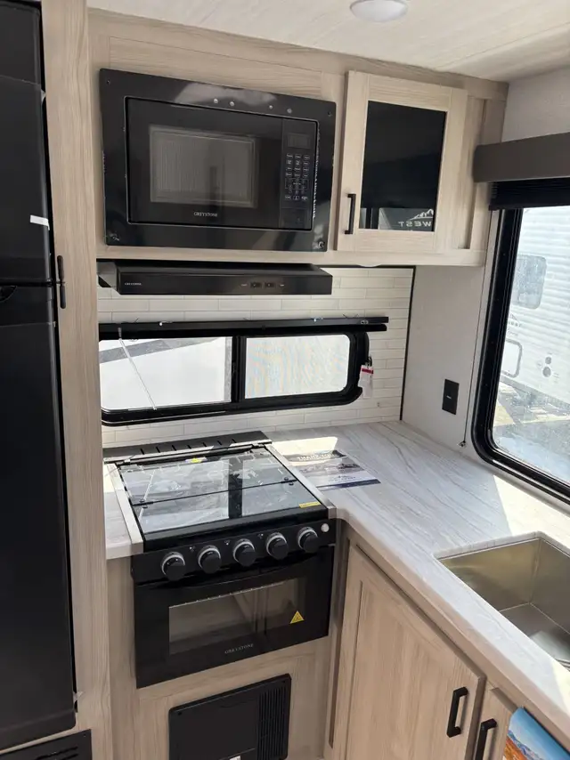 2025 ,Della Terra,East to West,Forest River 263RK in Travel Trailers & Campers in Prince Albert - Image 8