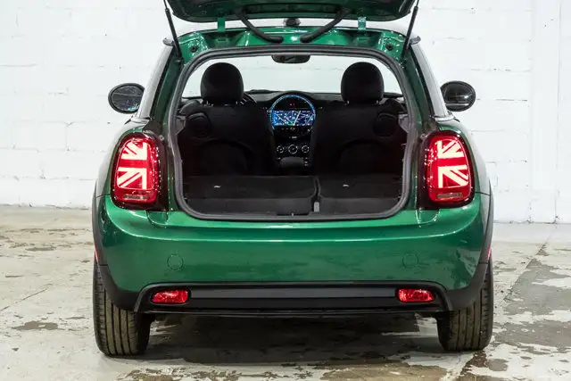 2022 MINI 3 Door Cooper SE 3 Door 100% électrique | Esprit in Cars & Trucks in City of Montréal - Image 9