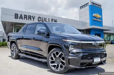 FORMER GM EXEC TRUCK. ACCIDENT FREE. This Silverado EV comes in the highly desired RST max range pac...