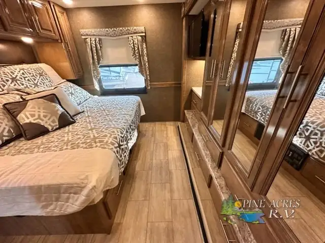 2020 Thor Motor Coach Challenger 37YT Washer & Dryer 12 k Miles in RVs & Motorhomes in Moncton - Image 36