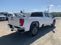 Sierra 3500HD 4WD Crew Cab 172" SLE, 18" Aluminum Wheels, 6.6L V8 Turbo Diesel Engine, 10-Speed Auto... (image 5)