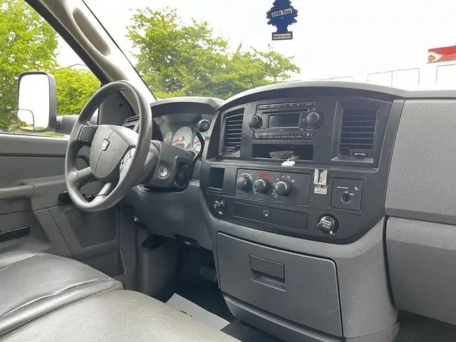 2008 Ram 5500 12 Foot Cube Van with Shelves in Heavy Trucks in City of Toronto - Image 39