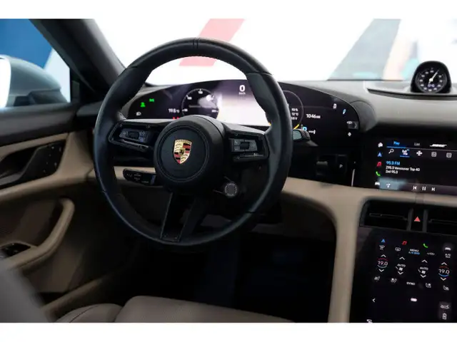 2022 Porsche Taycan 4S Cross Turismo dans Autos et camions dans Ville de Vancouver - Image 29