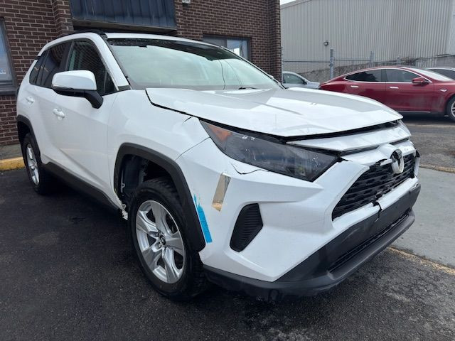 2019 Toyota RAV4 in Cars & Trucks in City of Montréal - Image 3