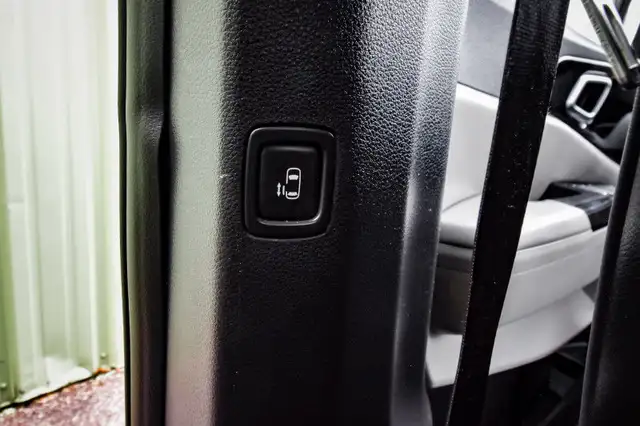 2022 Kia Carnival LX • HEATED SEATS • POWER LIFTGATE • CP/AA in Cars & Trucks in Cornwall - Image 33