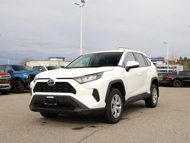  2022 Toyota RAV4 LE in Cars & Trucks in Kelowna - Image 4