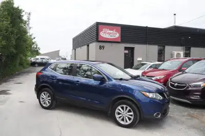 2018 Nissan Qashqai SV AWD 2.0 lt All Wheel Drive Heated Seats Sunroof CD Back Up Camera Alloys. Tra...