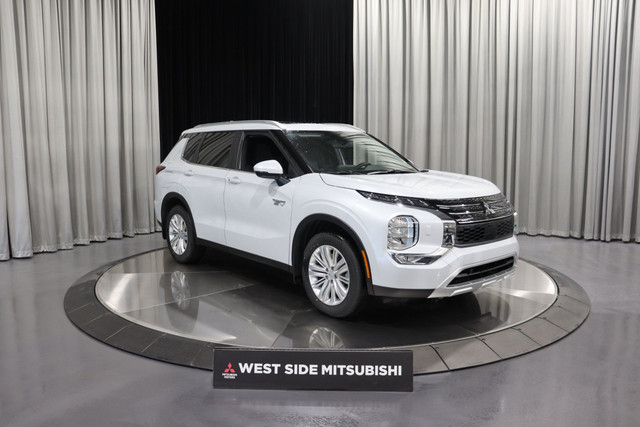 2025 Mitsubishi Outlander PHEV SE in Cars & Trucks in Edmonton