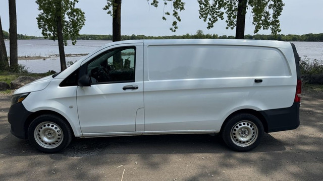2017 Mercedes-Benz Metris fourgonnette utilitaire 126 in Cars & Trucks in Laval / North Shore - Image 2