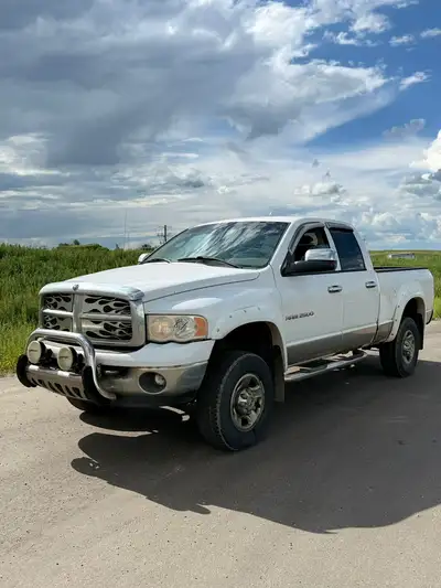 5.9 Cummins Diesel 2005 Dodge Ram 2500 SLT 4WD Crew Cab Engine Cummins 5.9L Diesel Turbo I6 373000km...