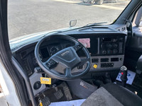 2020 FREIGHTLINER T12664ST;Heavy Duty Trucks - Conventional Truck w/ Sleeper MANAGERS SPECIAL Penske... (image 9)