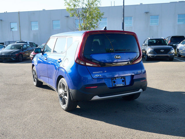2021 Kia Soul EX | Apple CarPlay | BlindSpot Assist |Touchscreen in Cars & Trucks in Edmonton - Image 3