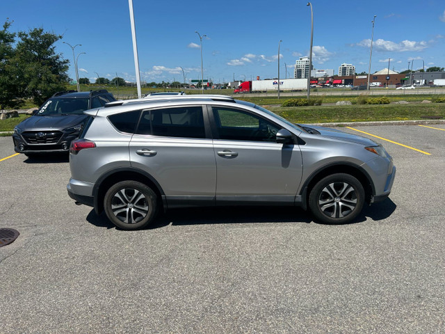 2016 Toyota RAV4 LE | FWD | Spacieux | Caméra de Recul | Bluetoo in Cars & Trucks in City of Montréal - Image 4