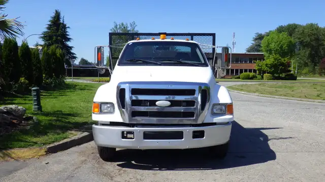 2006 Ford F650 16 Foot Flat Deck in Cars & Trucks in Delta/Surrey/Langley - Image 4