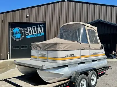 CONSIGNMENT SALE! ***FINANCING IS AVAILABLE*** NEW ARRIVAL! 16' X 6' WIDE MINI PRINCECRAFT PONTOON B...