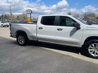 2021 Chevrolet Silverado 1500 Crew Cab 4WD Custom with the 5.3L and only 113,000kms. Clean history w... (image 4)