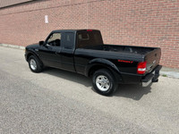 BLACK ON GREY CLOTH, 4.0L ENGINE, 5 SPEED MANUAL TRANSMISSION, NEW BATTERY, NEW BRAKES, DRIVES GREAT... (image 1)