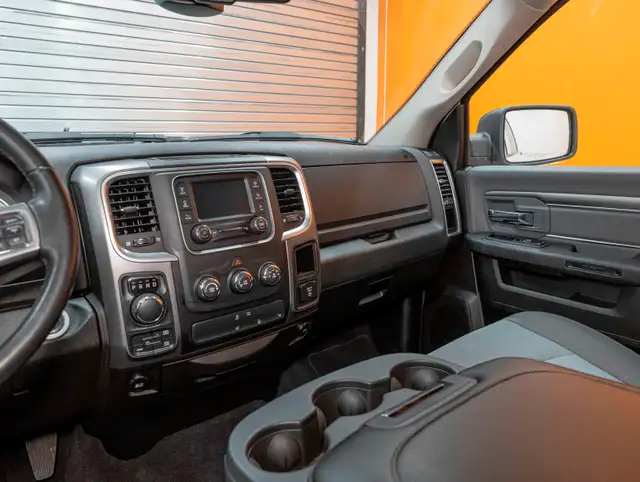2022 Ram 1500 Classic SLT CREW 4X4 V8 *SIÈGES / VOLANT CHAUFF* G in Cars & Trucks in Laurentides - Image 19