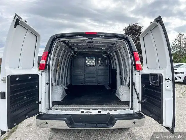 2022 GMC Savana Cargo Van CARGO | 6.6L V8 | A/C | Cruise | Park in Cars & Trucks in Guelph - Image 18