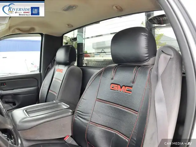 2006 GMC Sierra 2500HD SL in Cars & Trucks in Brockville - Image 27