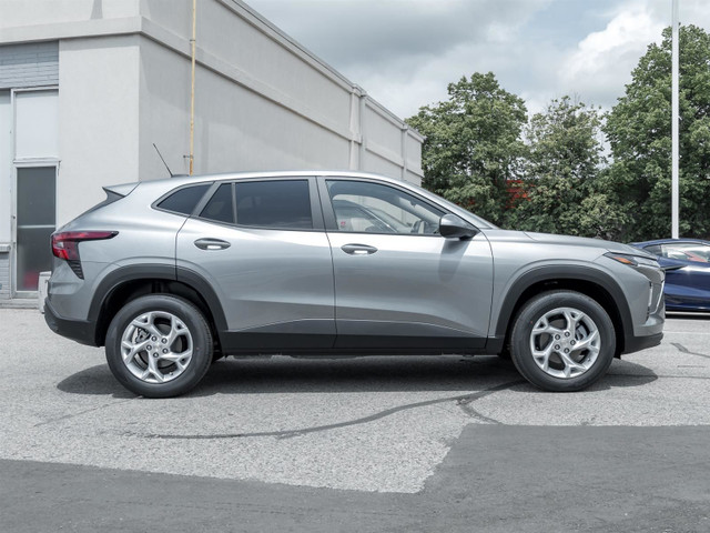 2025 Chevrolet Trax LS- Black-Out Pkg in Cars & Trucks in Markham / York Region - Image 3