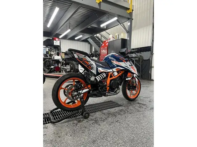 2024 KTM 390 DUKE in Sport Touring in Granby - Image 3