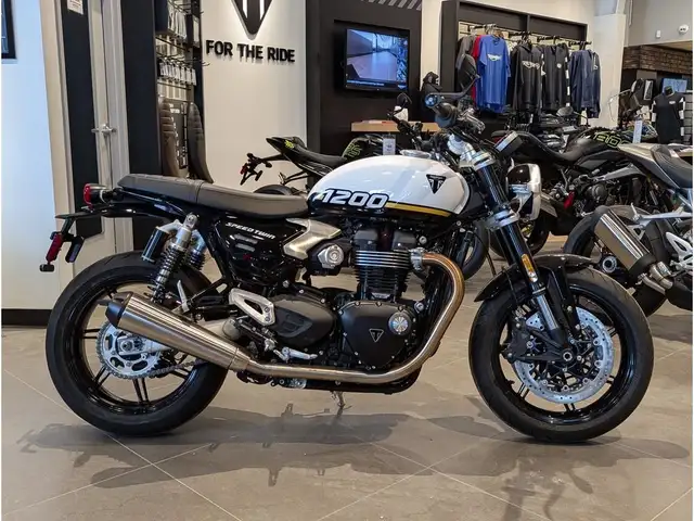 2025 Triumph Speed Twin 1200 // Crystal White/Sapphire Black in Dirt Bikes & Motocross in Winnipeg - Image 3