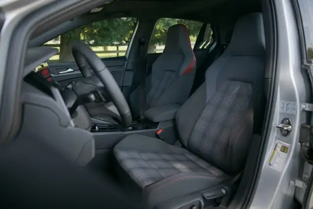 2022 Volkswagen Golf GTI in Cars & Trucks in Delta/Surrey/Langley - Image 7