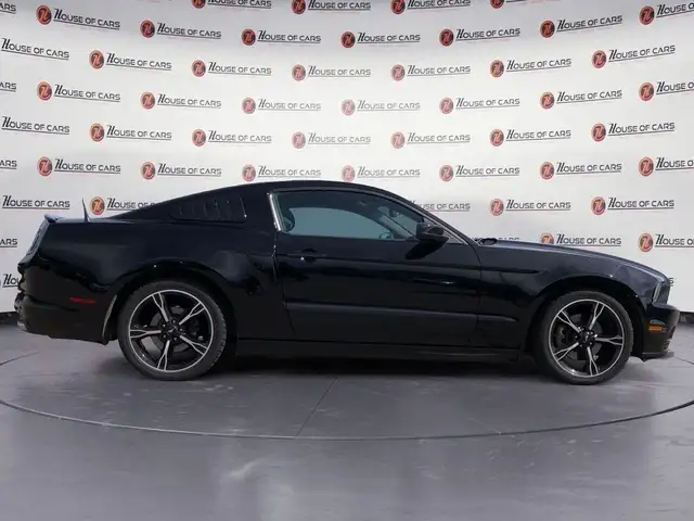 2014 Ford Mustang 2dr Cpe V6 / Heated Seats in Cars & Trucks in Calgary - Image 9