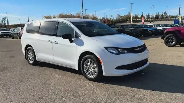 2024 Chrysler Grand Caravan SXT | Remote Start | Apple CarPlay in Cars & Trucks in Edmonton - Image 3